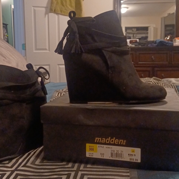 Madden, size 7 1/2 black - Picture 2 of 7